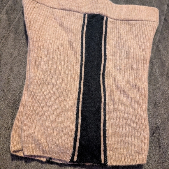 Victoria's Secret Cashmere Short - Picture 3 of 5